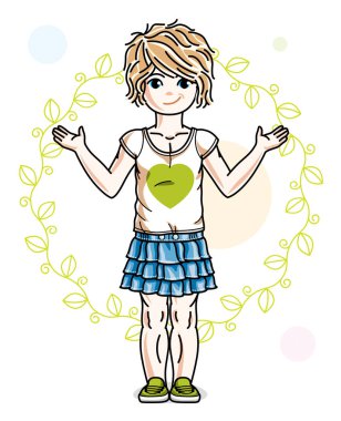 Bahar arka plan yeşil yaprakları ile poz ve şık rahat kıyafetler giymiş mutlu küçük sarışın kız. Vektör karakter.