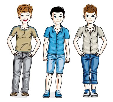 Farklı şirin küçük çocuklar ayakta farklı rahat kıyafetler giyiyor. Vektör çocuklar illüstrasyonlar set. Çocukluğu ve ailesi yaşam tarzı çizgi film.