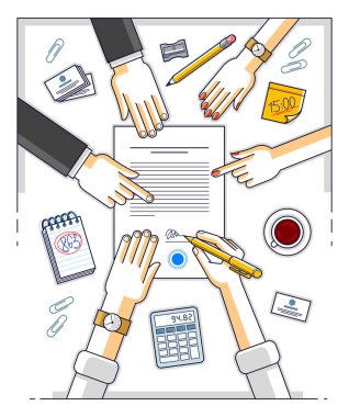 Banka müşterisi çalışanlarla birlikte finansal kredi formuna bir tabela yazarak kredi veya iş adamı sözleşmesi kağıtlarının, insanların ellerinin olduğu masanın üst görüntüsünün şartlarını açıklıyor. Vektör.