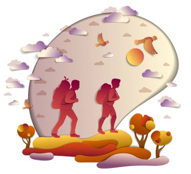 Çayırlar ve tarlalar aracılığıyla sonbaharda yürüyüş genç aktif çift 