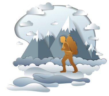 Yüksek dağ zirveleriyle çayırlarda yürüyen bir yürüyüşçü.