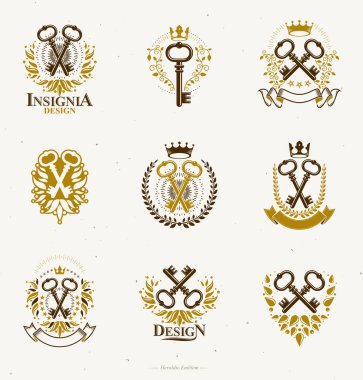 Eski Turnkey Keys amblemleri ayarlandı. Heraldik vektör tasarım elemanları koleksiyonu. Retro biçim etiketi, heraldry logosu.