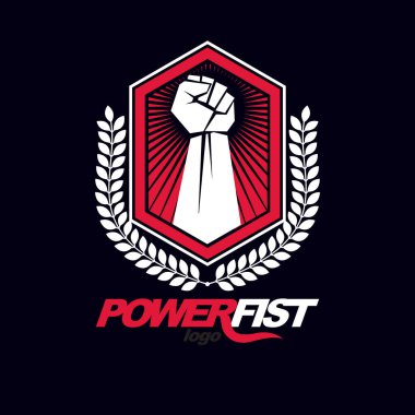 Kaslı bir erkeğin yükseltilmiş koluyla yapılmış vektör sembolü, koruma kalkanı ve defne çelengi. En iyi savaşçı vektör sembolü, zafer konsepti