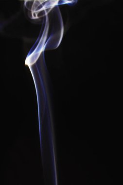 mavi siyah arka planda (detaylar duman)