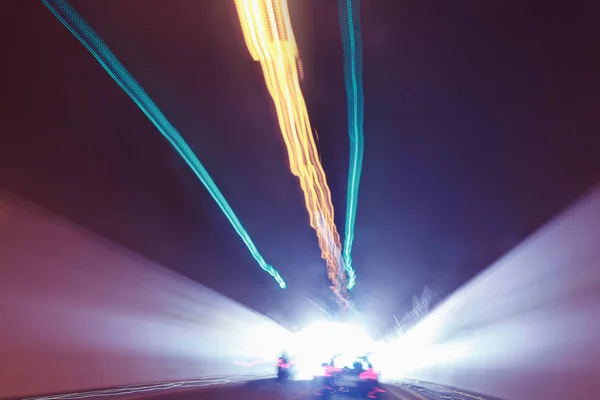 Exit Bahn Tunnel Mit Verschwommenen Lichtspuren Als Symbol Der Hoffnung — Stockfoto