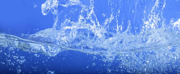 Abstracte Helderblauwe Water Splash Met Bubbels — Stockfoto