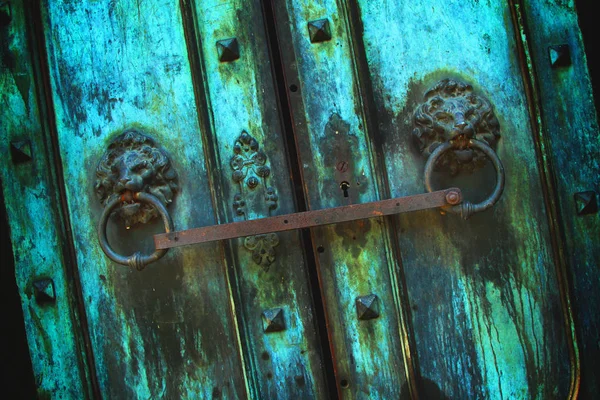 Karanlık Kirli Metal Vintage Kapı Arka Plan Parça — Stok fotoğraf