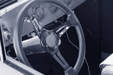 eski model araba Pano güneş ışığı altında