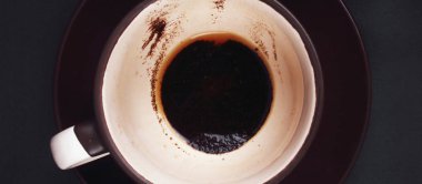 fincan kahve sarhoş içki bir sembolü olarak