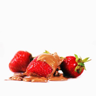 besleyici ve lezzetli yiyecek bir sembolü olarak çikolata çilek