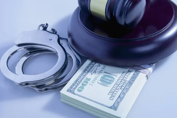 Notas Dólar Algemas Martelo Juiz Como Símbolo Corrupção Sistema Judicial — Fotografia de Stock