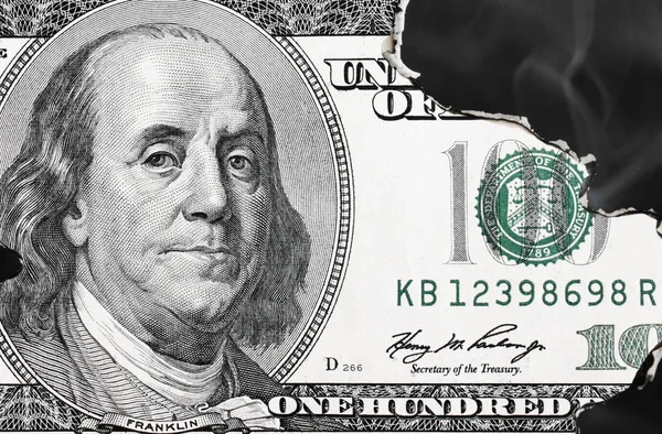 燃烧美元的钞票作为象征的通胀和金融危机 — 图库照片