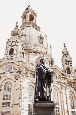 Martin Luther Frauenkirche Dresden, Almanya önünde heykeli