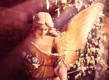 melek güneş ışığı altında (antik heykel)