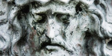 İsa'nın taç dikenli (din, inanç, ölüm, kıyamet, sonsuzluk kavramı acı mermer antik güzel heykel)