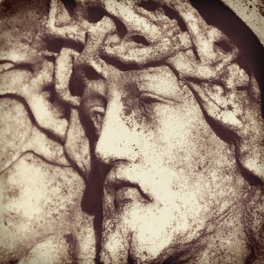 Dikenli (heykelin taç İsa'nın yüzü)