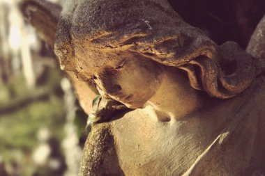 melek güneş ışığı altında (tarz görüntü vintage antik heykel)