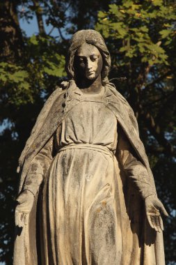 sevgi ve nezaket sembolü olarak Meryem Ana heykeli