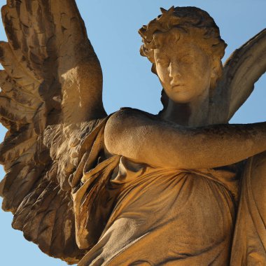 melek güneş ışığı altında (antik heykel)