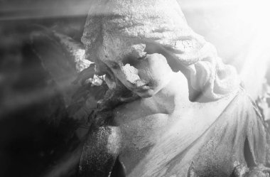 güneş ışığı (antik heykel altın melek)