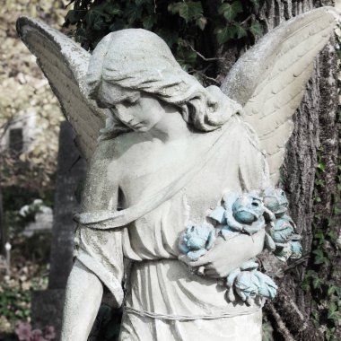 sevgi, şefkat ve acı bir sembolü olarak melek figürü
