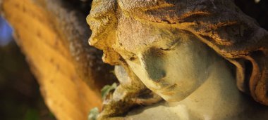 melek güneş ışığı altında (antik heykel)