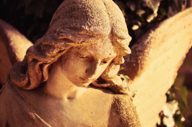 melek güneş ışığı altında (antik heykel)