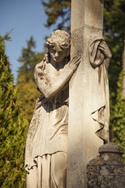 Mezar depresyon ve üzüntü (antik heykel bir sembolü olarak kadın)