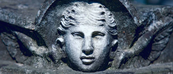 Nærbillede Engel Med Vinger Vintage Sten Statue Fragment - Stock-foto