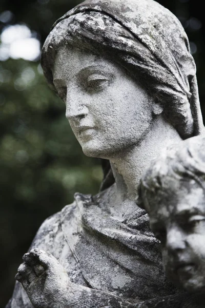 Fragmento Antiga Estátua Virgem Maria Com Menino Jesus Cristo Religião — Fotografia de Stock