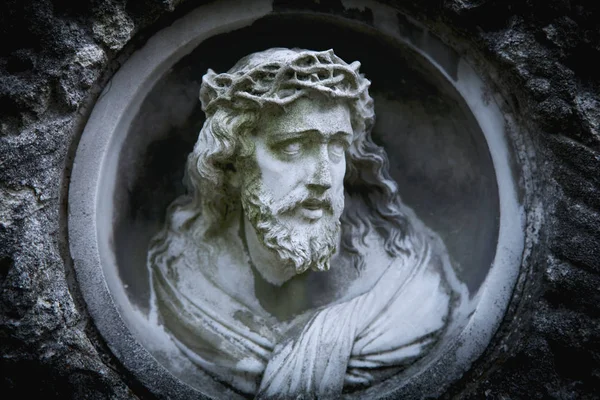 Fragmento Estatua Antigua Sufrimiento Jesucristo Dolor Muerte Concepto Resurrección —  Fotos de Stock