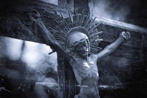 예 수 그리스도 십자가 (한 고 대 나무 조각) — 스톡 사진