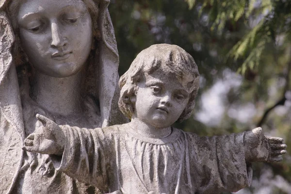 愛と優しさの象徴として聖母マリアの像 — ストック写真