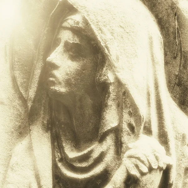 Antik Staty Jungfru Maria Bön Religion Tro Heliga Synd Koncept — Stockfoto