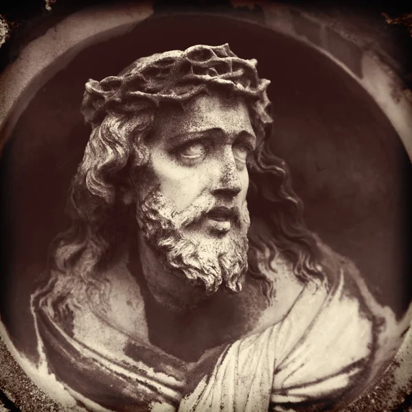 Gezicht van Jezus Christus kroon van doornen (standbeeld) — Stockfoto