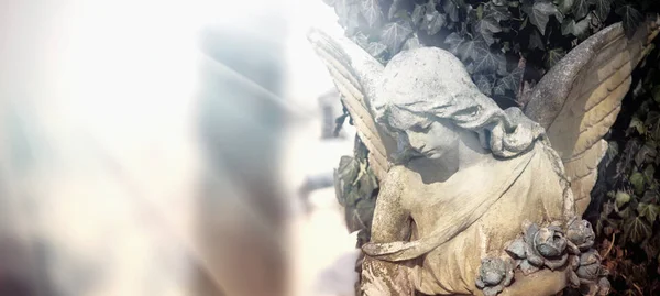 Винтажное Изображение Грустного Ангела Кладбище Древняя Статуя — стоковое фото
