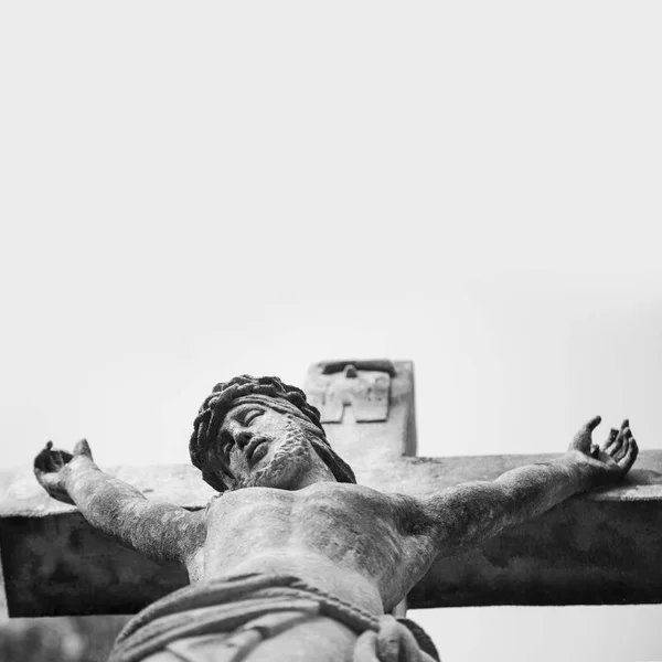 Crucificação Jesus Cristo Como Símbolo Ressurreição Imortalidade Alma Humana Estátua — Fotografia de Stock