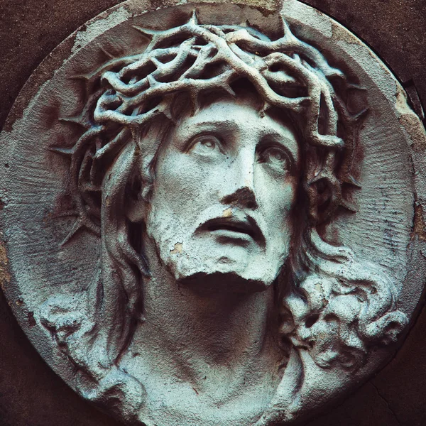 Mesih Heykel Parçası Dikenli Bir Taç — Stok fotoğraf