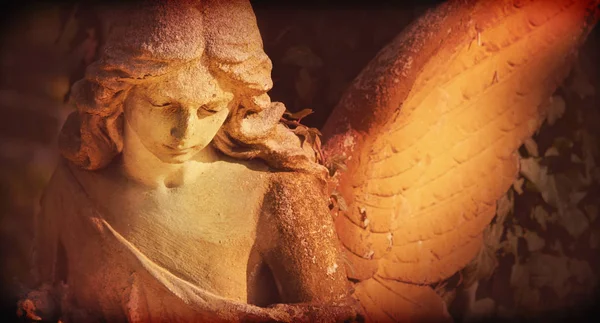 Άγγελος Στο Φως Του Ήλιου Αντίκες Άγαλμα Εικόνα Vintage Στυλ — Φωτογραφία Αρχείου