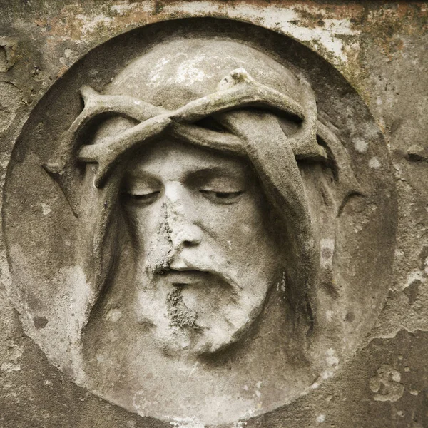 アンティーク像イエス キリストの愛 宗教の象徴としてのフラグメント — ストック写真