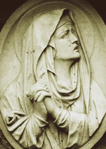圣母玛利亚雕像作为爱和善良的象征 复古风格 — 图库照片