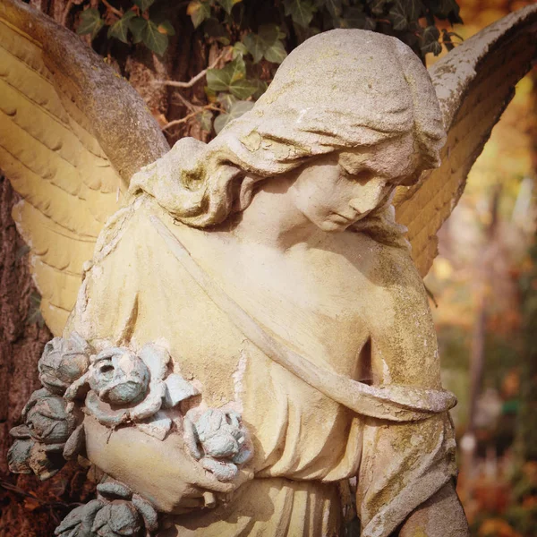 Figur Ängel Som Symbol För Kärlek Vänlighet Och Lidande — Stockfoto