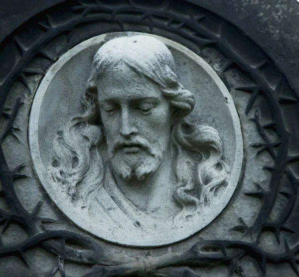 Pomnik Jezusa Chrystusa Tle Szarego Kamienia — Zdjęcie stockowe