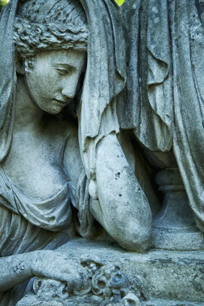 Statua Della Donna Sulla Tomba Come Simbolo Depressione Dolore Dolore — Foto Stock