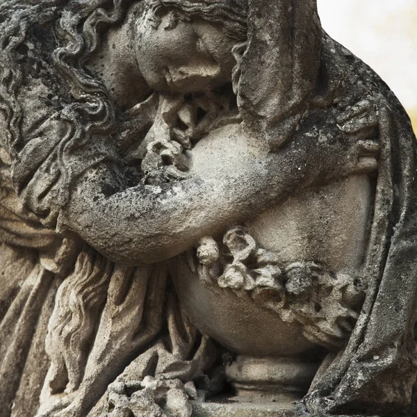 Άγαλμα Της Γυναίκας Στον Τάφο Σύμβολο Της Κατάθλιψης Του Πόνου — Φωτογραφία Αρχείου