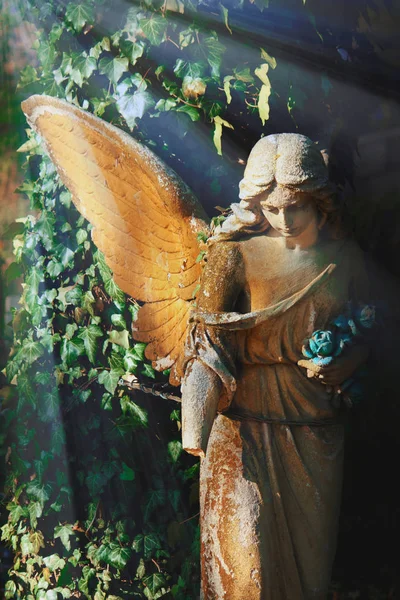 Ángel Luz Del Sol Estatua Antigua —  Fotos de Stock