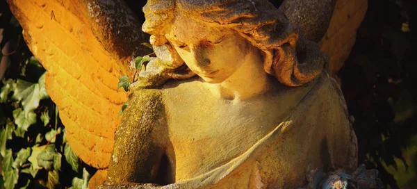 Engel Het Zonlicht Antieke Standbeeld — Stockfoto