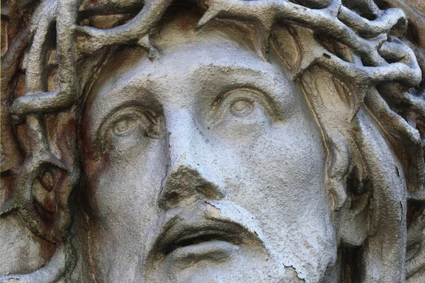 Иисус Христос Терновом Венце Фрагмент Статуи — стоковое фото