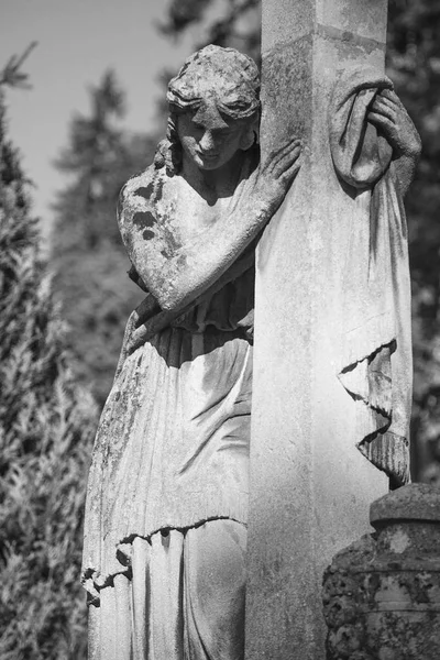 Mulher Túmulo Como Símbolo Depressão Tristeza Estátua Antiga — Fotografia de Stock