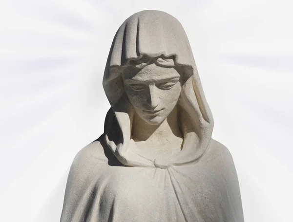 Virgen María, la antigua estatua (sobre fondo blanco ) —  Fotos de Stock